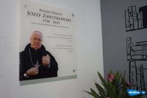 Biblioteka Powiatowa od dziś nosi imię ks. bp. Józefa Zawitkowskiego