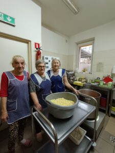 Ciepły posiłek codziennie w stołówce PCK