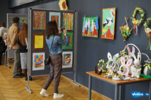 Wystawa twórczości Seniorów – podopiecznych Fundacji Obudźmy Nadzieję