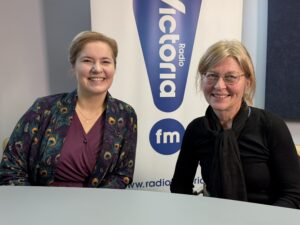Agata Niedziółka – dyrektor Muzeum Historycznego Skierniewic oraz Marzena Rafińska – kurator wystawy o Adamie Petrynie
